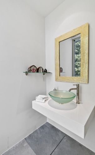 5890 Hilderbrand Dr, Atlanta GA  30328-5149 exterior