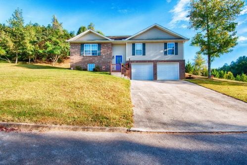 1809 Helen Ct, Pigeon Forge, TN 37876-1394