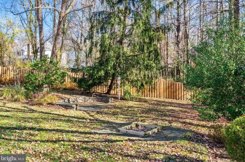 10101 Waterside Dr, Springfield VA  22015-3931 exterior