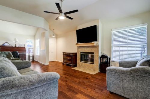 207 Village Dr, Georgetown, TX 78628-2765