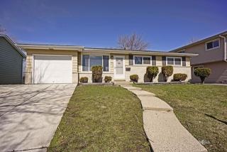 2308 Dover Rd, Waukegan, IL 60087-2117