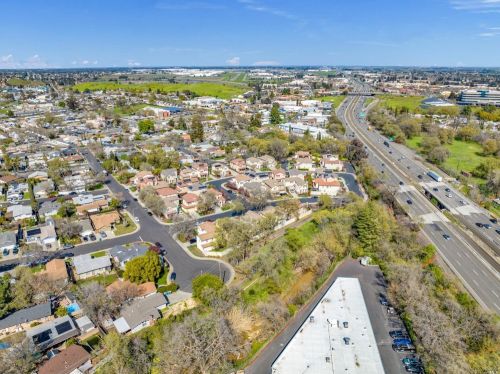 413 Comstock Way, Vacaville CA  95688-3128 exterior