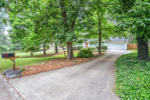 1552 Smithwood Dr, Marietta, GA 30062-2709