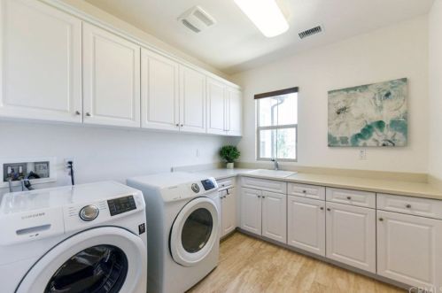 73 Gainsboro, Irvine CA  92620-2187 exterior