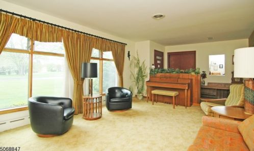 1806 Holland Brook Rd, Branchburg, NJ 08853-4217