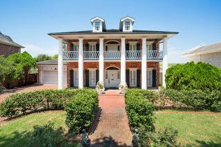 4949 Folse Dr, Metairie, LA 70006-1118