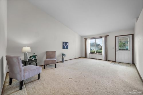 239 Iris Dr, Streamwood, IL 60107-2221
