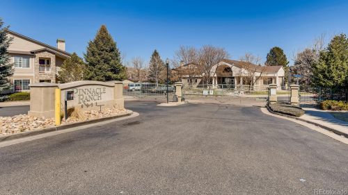 9954 Carolina Cir, Aurora CO  80247-7812 exterior