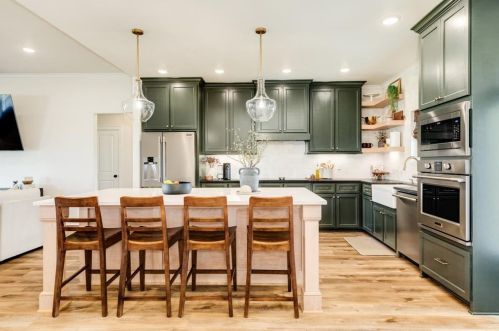 713 Longhorn Trl, Angleton TX 77515-9623 exterior