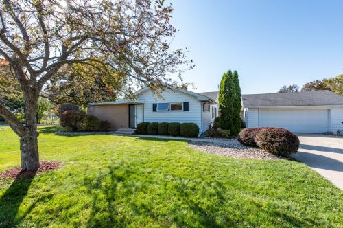 2106 Hawthorne Ln, Waukegan, IL 60087-2827