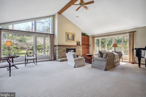 1231 Mottrom Dr, Mc Lean, VA 22101-2721