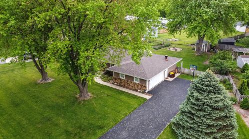 8690 Delta Dr, Rockford, IL 61115-2225