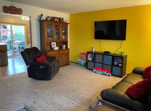 5173 Newport Dr, Oak Forest, IL 60452-4441