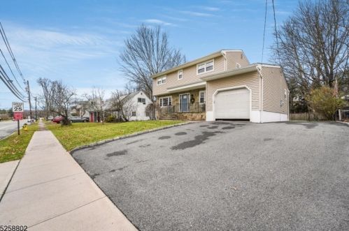191 Clover Hill Dr, Roxbury Township, NJ 07836-9403