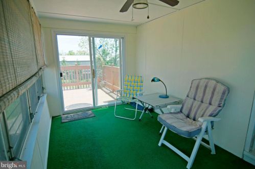 92 Lakedale Dr, Trenton NJ 08648-4421 exterior