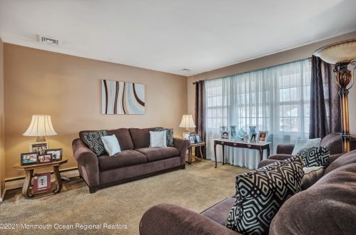 61 Eisele Ave, Tinton Falls NJ  07712-4128 exterior