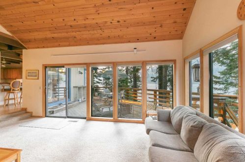 14270 Shr Dr, Truckee CA  96161-3430 exterior