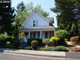 3890 14th St, Damascus, OR 97080