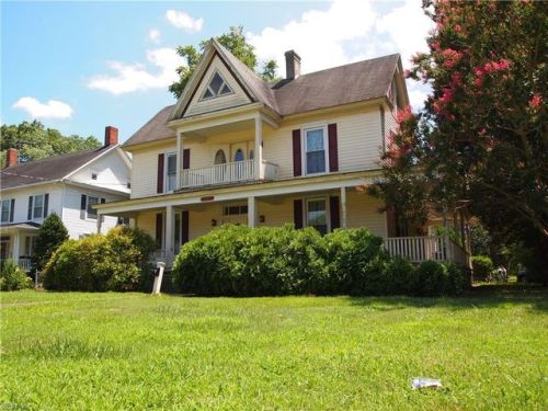 10 Market St, Onancock, VA 23417-1910