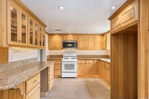 121 Barbara St, Anaheim CA  92806-3825 exterior