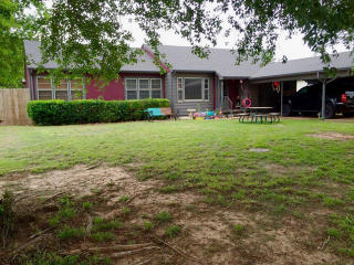 722 10th St, Kingfisher, OK 73750-3402