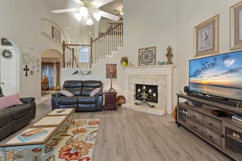 5800 Fathom Dr, Fort Worth TX  76135-7013 exterior