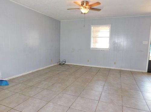 2213 Thompson St, Conroe TX  77303-1727 exterior