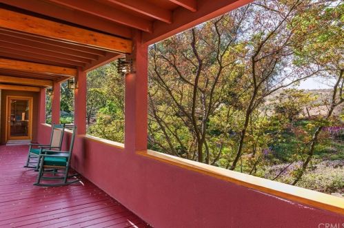 2025 Mt Vernon Ave, Riverside CA  92507-2528 exterior