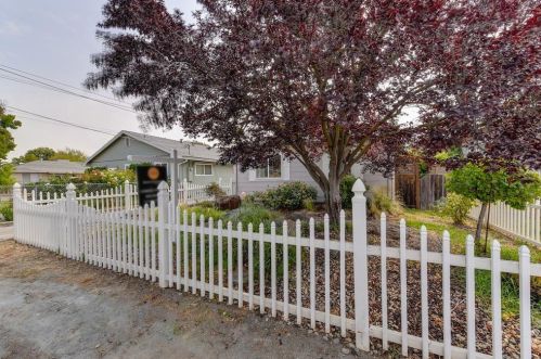 9669 Walnut Ave, Elk Grove, CA 95624-2326