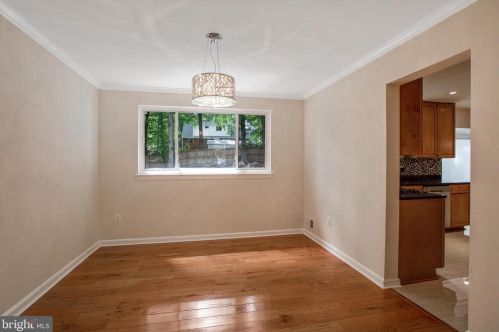 6812 Landor Ln, Springfield VA  22152-3333 exterior