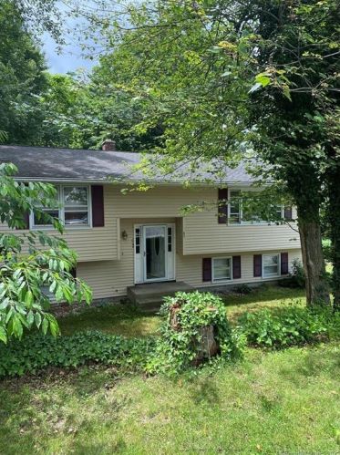 63 Circular Ave, Waterbury, CT 06705-2113