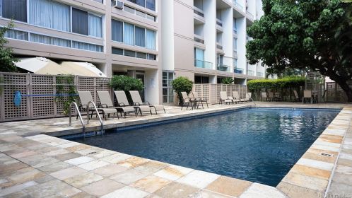 555 University Ave, Honolulu HI  96826-5003 exterior