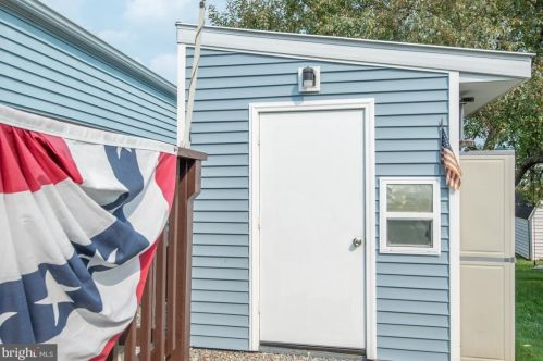 115 Dovefield Dr, Lancaster PA  17603-4687 exterior