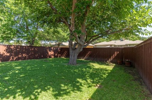 1917 Middle Gln Dr, Carrollton TX 75007-2418 exterior