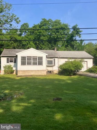 25 Mountainside Rd, Harpers Ferry, WV 25425-5585