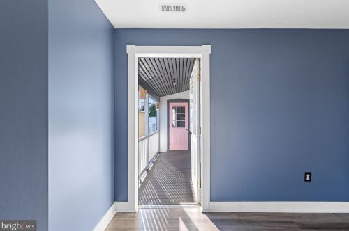 112 Lawrence St, Charles Town WV 25414-1514 exterior