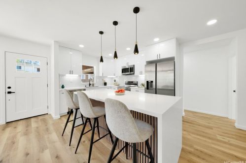 523 Kekupua St, Honolulu HI 96825-2303 exterior