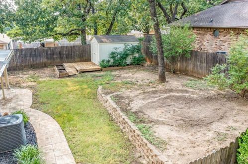 7025 Lincoln Dr, Fort Worth TX  76182-7663 exterior