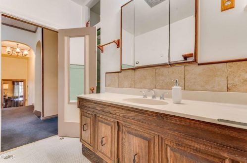 1128 Marion Dr, Glendale CA  91205-3713 exterior