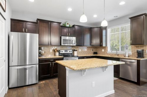 6918 Elk Ct, Aurora CO 80016-4290 exterior