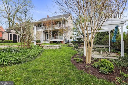 328 Mildred St, Charles Town WV  25414-1834 exterior