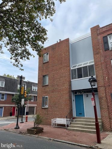 701 Lombard St, Philadelphia PA  19147-1314 exterior