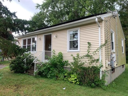 231 Metacom Ave, Warren, RI 02885-1901