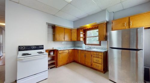 766 Broad St, Meriden, CT 06450-4373