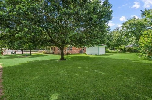 333 Woolridge Dr, Conroe TX  77301-6230 exterior