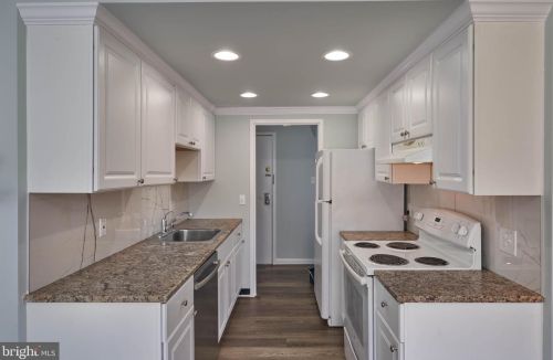 11617 Stoneview Sq, Herndon, VA 20191-2917