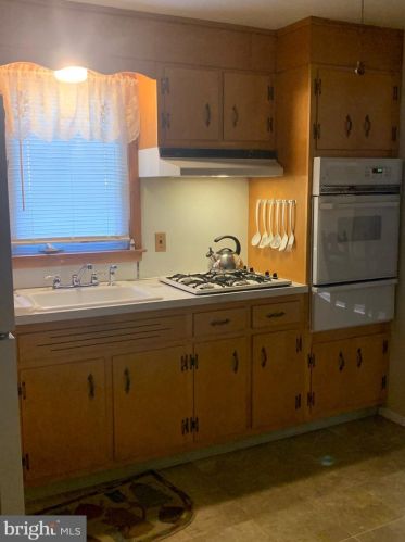 17 Black Pine Dr, Trenton, NJ 08610-1305