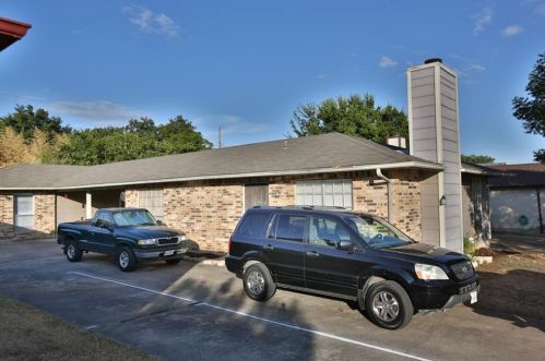 2102 Courtney St, Austin TX  78745-5298 exterior