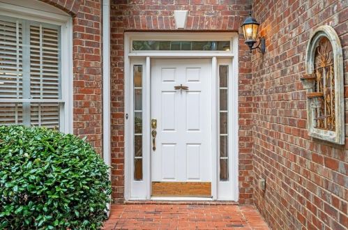 6285 Glen Oaks Ln, Atlanta, GA 30328-4199