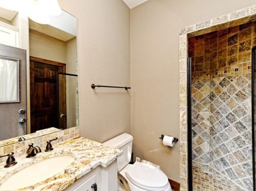 1501 Cyn Edge Dr, Austin TX  78733-2000 exterior